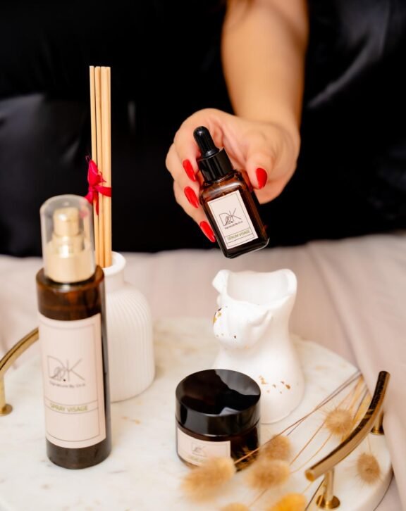 Une signature professionnelle dédiée à la beauté et à l’éclat de la peau. Rafraîchir. Lisser. Hydrater. Sublimer. Des soins d’exception pour révéler la beauté naturelle de la peau. DÉCOUVREZ NOTRE ROUTINE VISAGE D’EXCEPTION Trois soins essentiels pour une peau fraîche, lisse, hydratée et lumineuse.